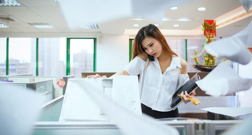 正社員の責任に疲れた女性へ。私が40代で「あえて派遣社員」を選ぶリアルな理由